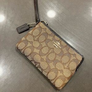 Coach Clutch with zipper